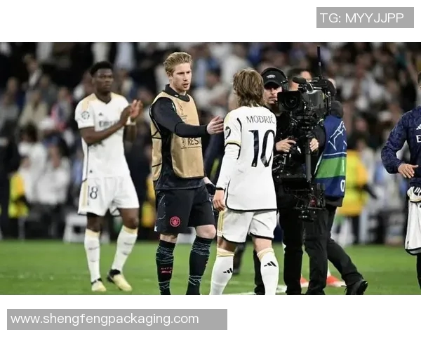 德国矮小足球球星突破身高限制 用实力赢得国际舞台的尊重